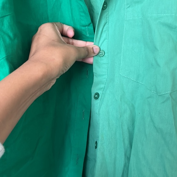 Dual tone fun green shirt from Ally. Love it but is too roomy for me. - Picture 2 of 4